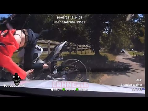 Видео: Байкер вылетел из мотоцикла, убегая от полиции штата Арканзас