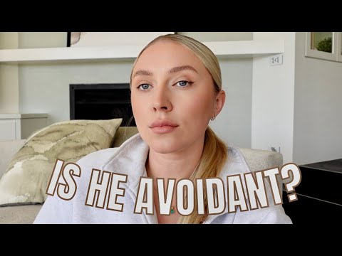 Видео: Как преуспеть с мужчиной, который избегает отношений (17 шагов)