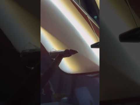 Видео: Удаляем вмятины холодным клеем