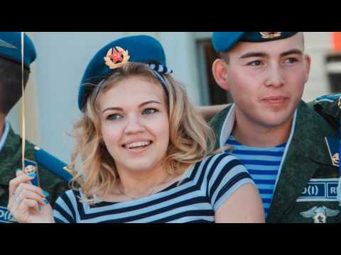 Видео: Вот как нужно встречать парня из армии.) ДМБ  2016
