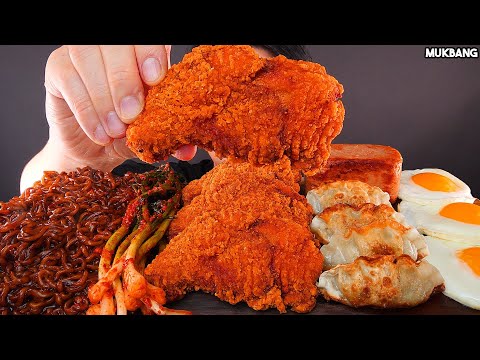 Видео: острая жареная курица с лапшой, клецки Spicy Fried Chicken & Black Bean Noodles  EATING ASMR MUKBANG