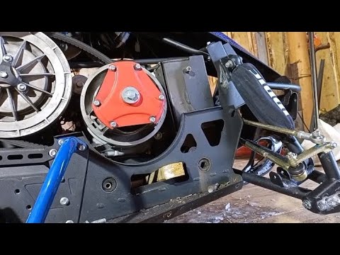 Видео: Небольшой ремонт снегохода ирбис тунгус 500, заменил пару сайлентблоков двигателя