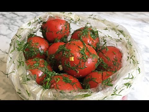 Видео: Быстрые Малосольные Помидоры в Пакете Раз Два и Готово!!! / Salted Tomatoes