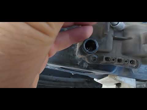 Видео: Замена катушки зажигания. Шкода октавия тур 1,6 BFQ