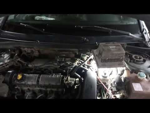 Видео: Рено лагуна 1,расположение датчика скорости и как снять стартер