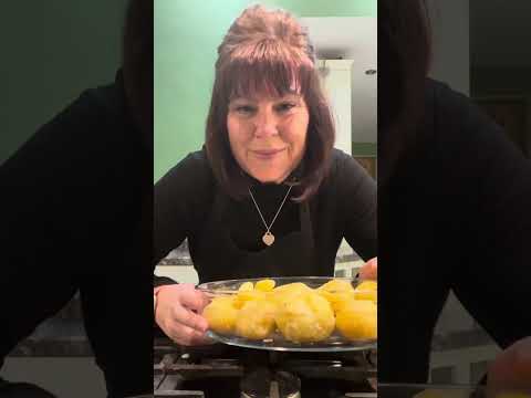 Видео: Запеканка из лука-порея и цветной капусты с сыром и свиными отбивными ☺️