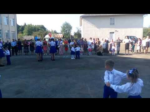 Видео: Танець  першокласників  з 11 класом  1 вересня 2017  ;-)  Саджавська ЗОШ І-ІІІ ст.