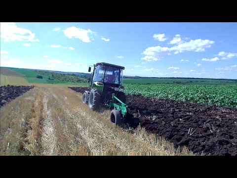 Видео: ❌Літня оранка стерні трактором‼️ Плуг Бомет 3 по 30 та китайський трактор Зумліон РК 504‼️