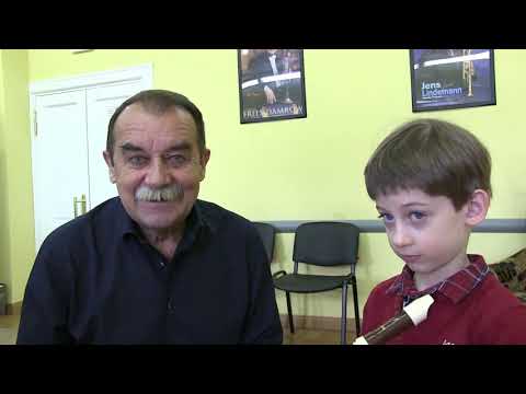 Видео: Начальные уроки игры на трубе. Урок 1 / Trumpet basics. Lesson 1 (English subs)