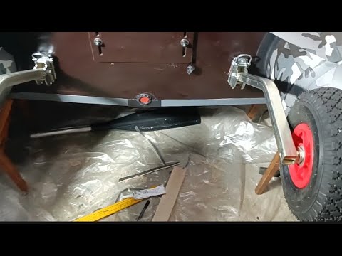 Видео: Установка транцевых колёс на ПВХ лодку Инзер 3.50. пайолы