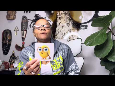 Видео: Ей надоело видеть, как он безумно влюблен в тебя.