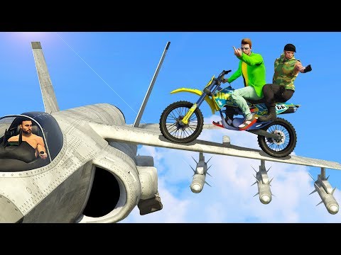 Видео: БЕЗУМНЫЕ БАЙКЕРЫ ПРОТИВ САМОЛЕТОВ НА ТРОПЕ СМЕРТИ! (GTA 5 Смешные моменты)