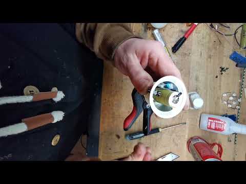 Видео: LED лампочка на 18650, светит 5-6 часов!