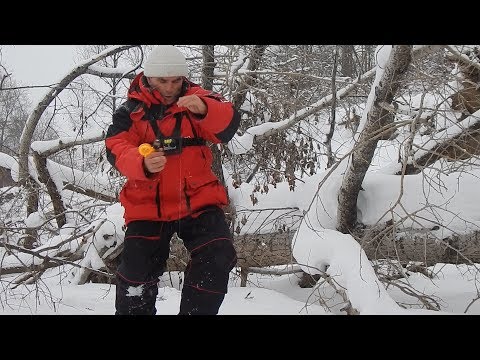 Видео: Эти ГОРБАЧИ РВУТ лески и НЕ ЛЕЗУТ в лунку! Рыбалка на балансир!