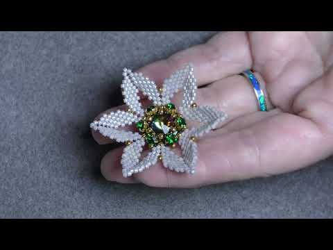 Видео: Tutorial: Beaded Flower with bezeled crystal. Цветок из бисера с оплетенным кристаллом.
