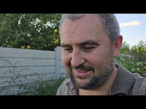 Видео: Ваня чистит сад,  а я буду жарить шашлык