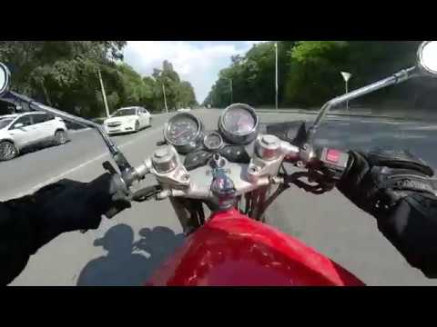 Видео: Suzuki GSF400 Bandit. Необычный тест-драйв. Меняемся мотоциклами с каналом Moto Daily!