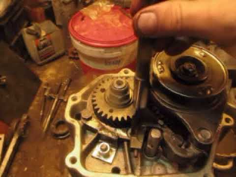 Видео: как я устанавливаю заднюю крышку на кпп от москвича 2141 - святогор-реногр АЗЛК