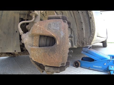 Видео: ЗАМЕНА ПЕРЕДНИХ ТОРМОЗНЫХ КОЛОДОК MAZDA 3