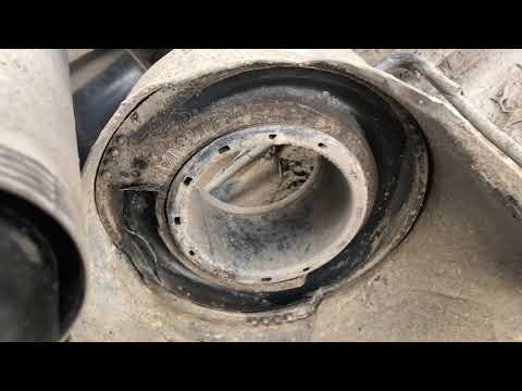 Видео: Замена передних пружин на Mercedes SLK R170/W202/W208/W210