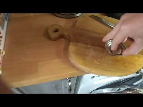 Видео: Чистка сита рожковой кофеварки.