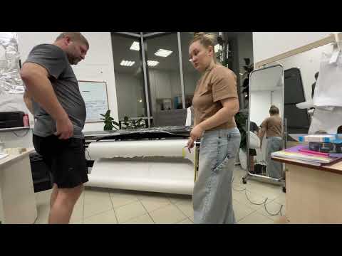 Видео: Обзор и заправка широкоформатного плоттера для печати лекал и чертежей