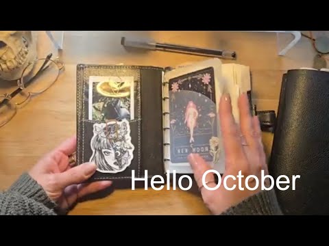 Видео: Что внутри моего объёмного ежедневника? — Карманный Filofax — 4 квартал — октябрь