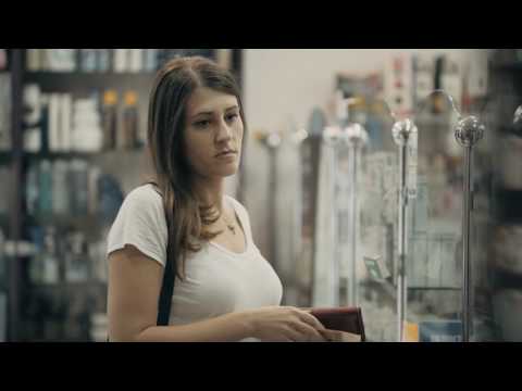 Видео: Како ќе реагирате ако ве служи фармацевтски техничар со Даунов синдром?