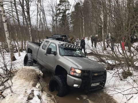 Видео: Чем больше джип тем дальше идти за трактором