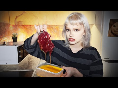 Видео: ПОВТОРЯЮ СТРАННЫЕ РЕЦЕПТЫ | ликёр, мясо в мёде, дубайский круассан