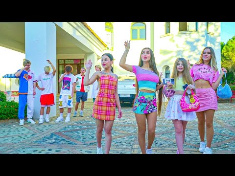 Видео: Дајана има најбољу матурску одећу Bunny Ацадеми! 🥰 Тинејџери чекају матурско вече | Dijana Схов