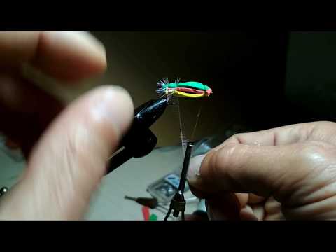 Видео: Мушка для летнего голавля