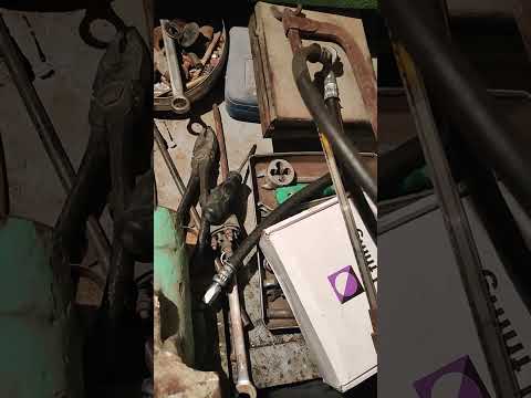 Видео: Зил 130. Посторонний звук в двигатели. Одна из причин.