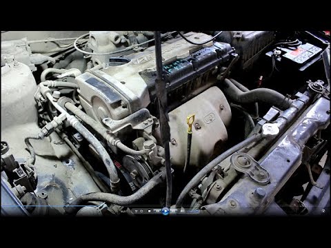 Видео: Замена подушки ДВС и установка крышки ремня ГРМ на Hyundai Elantra 2,0 Хендай Элантра 2002 года