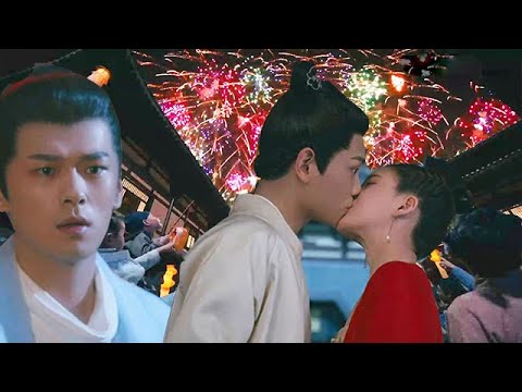 Видео: Принцесса, наконец, призналась, что влюбилась в Принца, она так тронута и целует его!