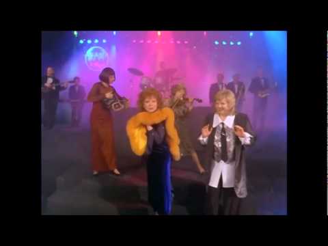 Видео: Тум-Балалайка из фильма "Старые клячи" (2000)