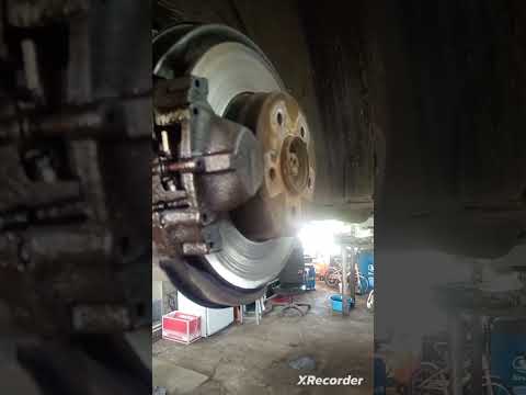 Видео: МЕРСЕДЕС Е280 ЗАМЕНА ПЕРЕДНИХ И ЗАДНИХ КОЛОДОК | АВТОСЕРВИС ЧЕРЛАК