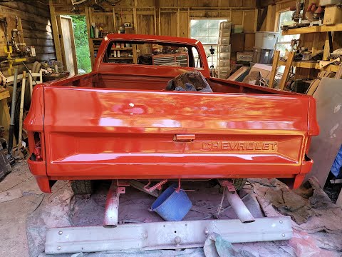Видео: Покраска в Rustoleum на квадратном кузове грузовика Chevy