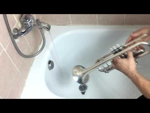 Видео: как промыть и почистить трубу,корнет изнутри..How to clean your trumpet inside..