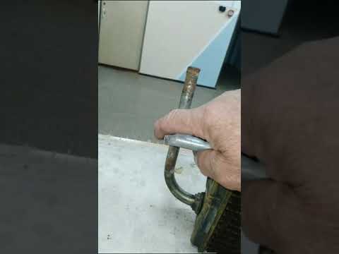 Видео: Как правильно распаять радиатор отопителя.