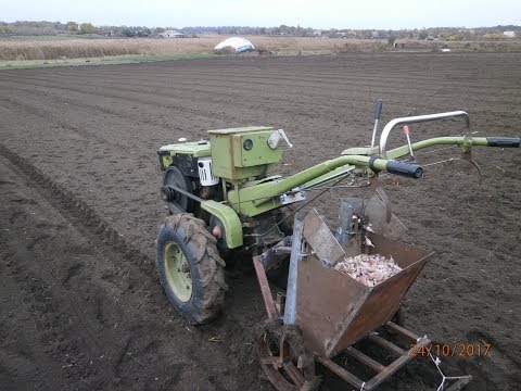 Видео: посадка зимнего чеснока мотоблоком и самодельной сажалкой
