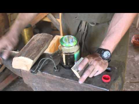 Видео: Натуральный способ окраски дерева в тёмный цвет.