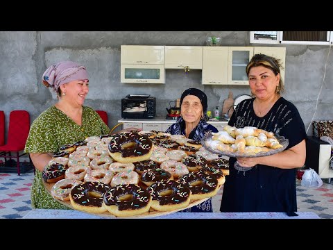 Видео: Бабушка готовит пышные и мягкие пончики | Выглядит потрясающе