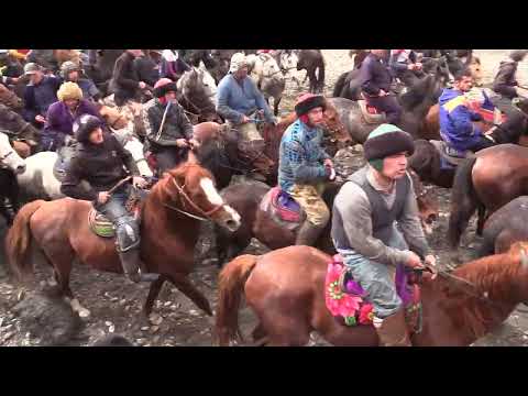 Видео: Бузкашии дехаи Суфиён Кисми 2
