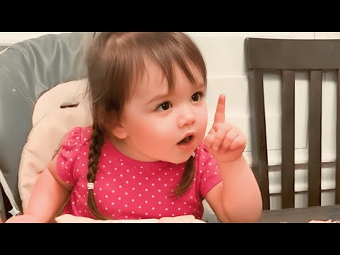 Видео: Самые популярные видео о детях — забавные моменты с малышами | Постарайтесь не смеяться 😂