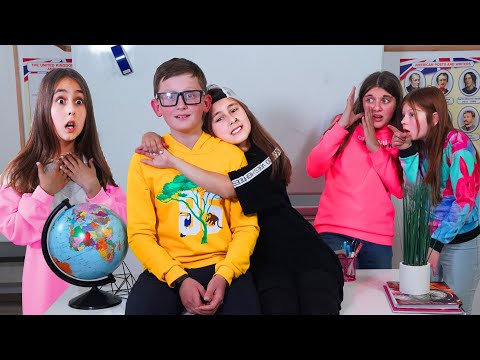 Видео: НАГЛАЯ Сестра Близнец УВЕЛА ПАРНЯ у Евы!!!