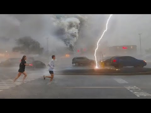 Видео: 50 Невероятных Ударов Молнии, Снятых на Камеру