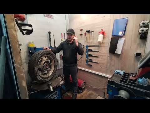 Видео: Демонтаж Run Flat на Gold Wing Gl Honda