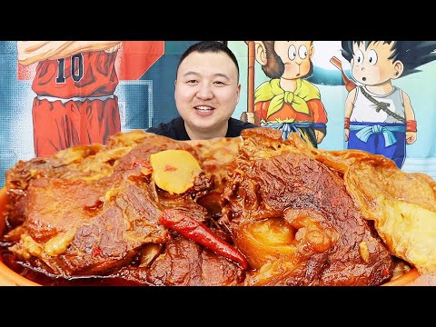 Видео: Цян делает тушеные говяжьи кости, тушеное мясо получается мягким и красивым.