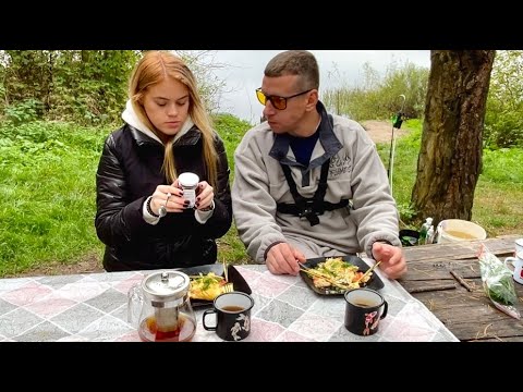 Видео: ОСЕННЯ РЫБАЛКА | НОЧЬ В ЛЕСУ | ГОТОВИМ В КОМПАНИИ ДРУЗЕЙ | ОТДЫХ